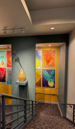 Colorful_lobby_theater