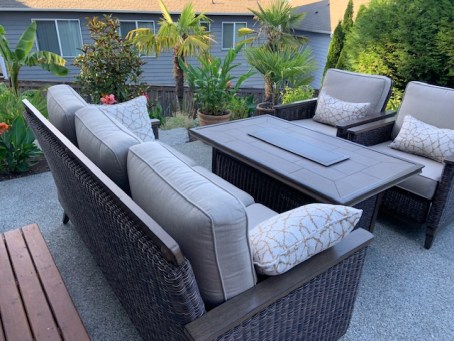 Backyard_Patio_with_Patio_Furniture
